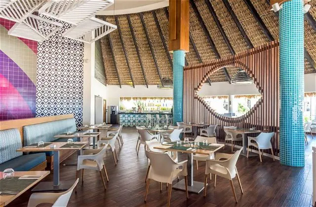 Hotel Chic Punta Cana restaurante buffet internacional